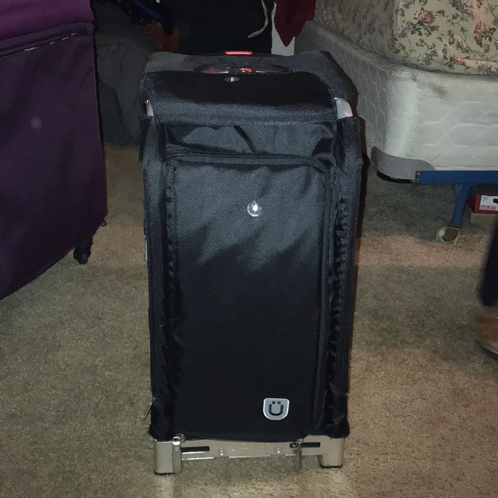 Zuca compartment luggage with cover